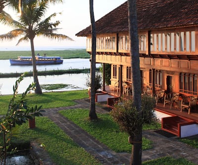 https://imgcld.yatra.com/ytimages/image/upload/t_hotel_yatra_city_desktop/v1454584908/Domestic Hotels/Hotels_Kumarakom/Coconut Lagoon/heritage_mansion_2.jpg